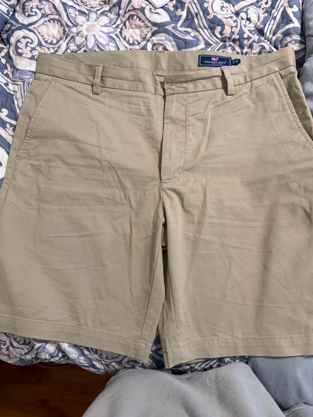 Vineyard Vines Men’s Khaki Chino Shorts 35